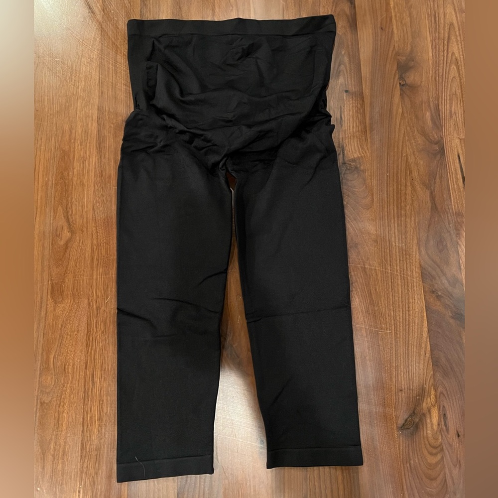 4 for $20 NWOT Maternity Shape Wear Capri Leggings - Black - L